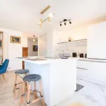 Apartment 4 Etoiles, Piscine, Parking, Wifi